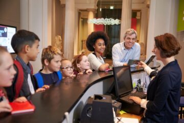 wycieczka szkolna do warszawy z noclegiem